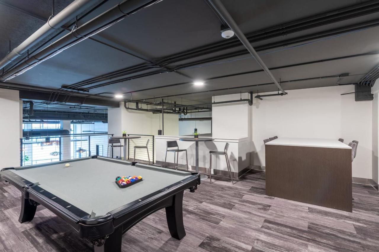 Modern 1Br Apt With Skywalk To Fiserv, Rooftop, And Parking Milwaukee Exteriör bild