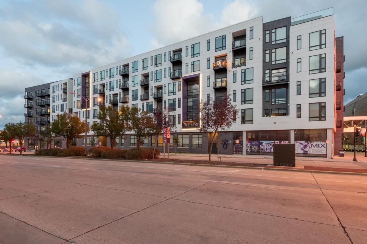 Modern 1Br Apt With Skywalk To Fiserv, Rooftop, And Parking Milwaukee Exteriör bild