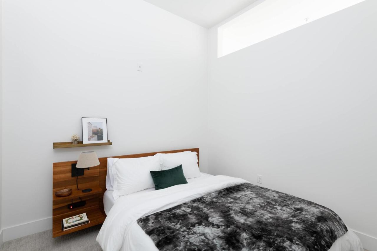 Modern 1Br Apt With Skywalk To Fiserv, Rooftop, And Parking Milwaukee Exteriör bild