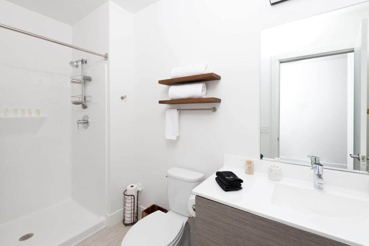 Modern 1Br Apt With Skywalk To Fiserv, Rooftop, And Parking Milwaukee Exteriör bild